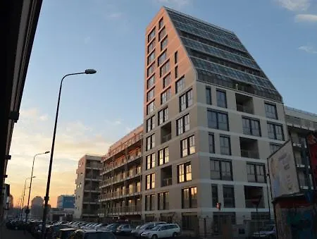 Strategico E Comodo: Bovisa Apartment Milan